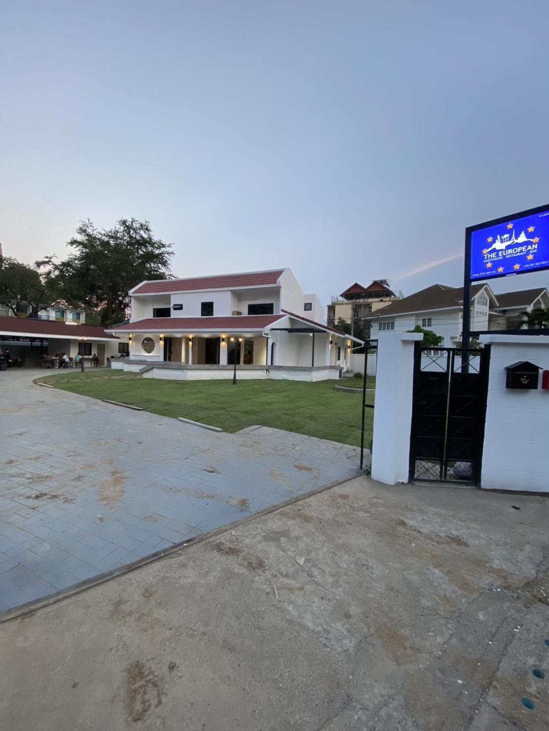 The European Chiang Mai Hotel Екстериор снимка